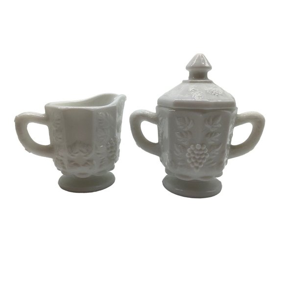 Westmoreland Paneled Grape Pattern Creamer and Covered Sugar Bowl - Picture 2 of 12